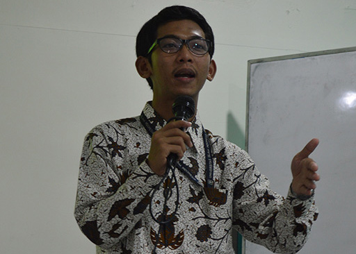 Hidayatul Mabrur Memberikan Materi dalam Studium Generale Mahasiswa Baru Angkatan 2014